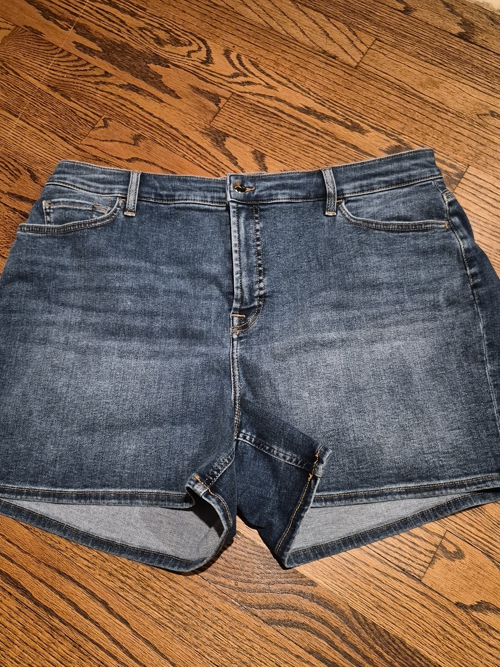 High-Rise Women's Denim Shorts in Washed Blue